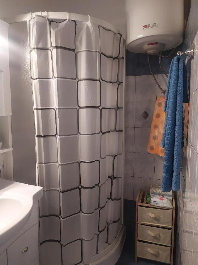 Small And Cosy Appartment- Piccolina 路特奇 外观 照片