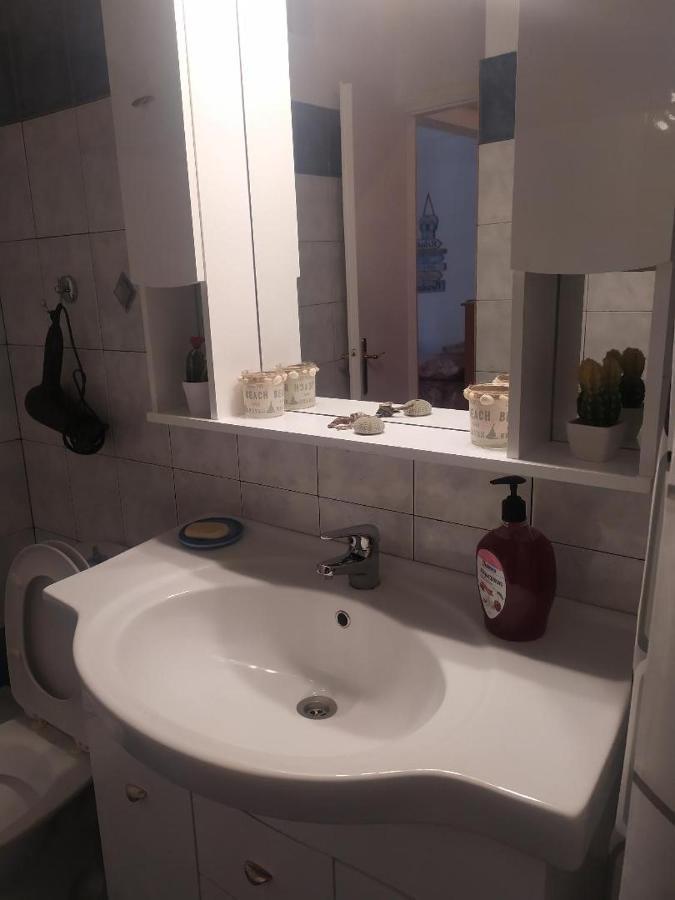 Small And Cosy Appartment- Piccolina 路特奇 外观 照片